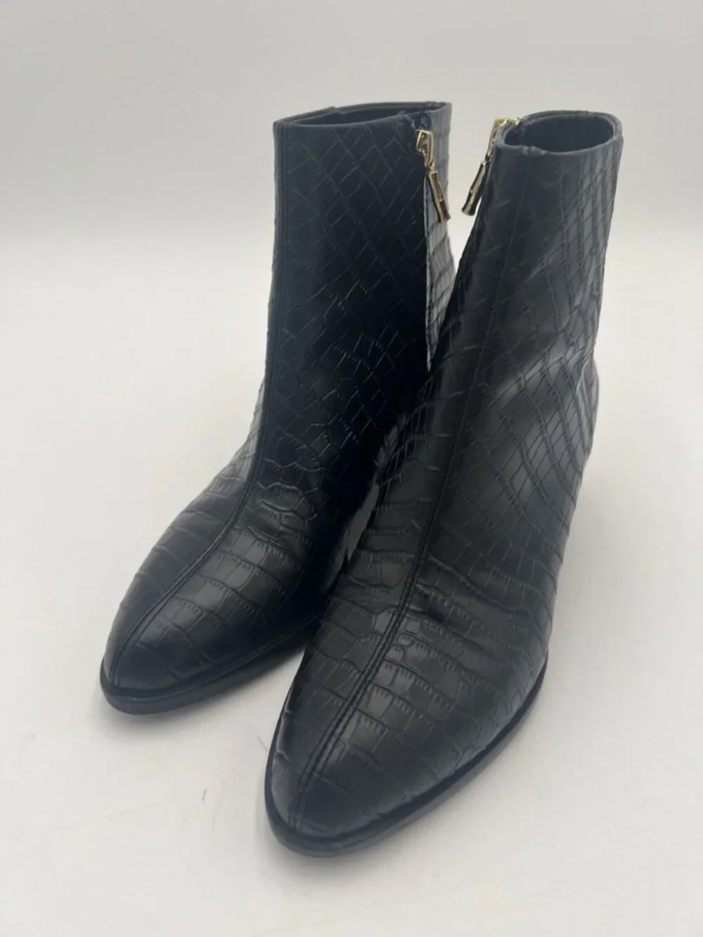 J McLaughlin Women’s 7.5 Black Croc Embossed Leather Ankle Boots Side Zip